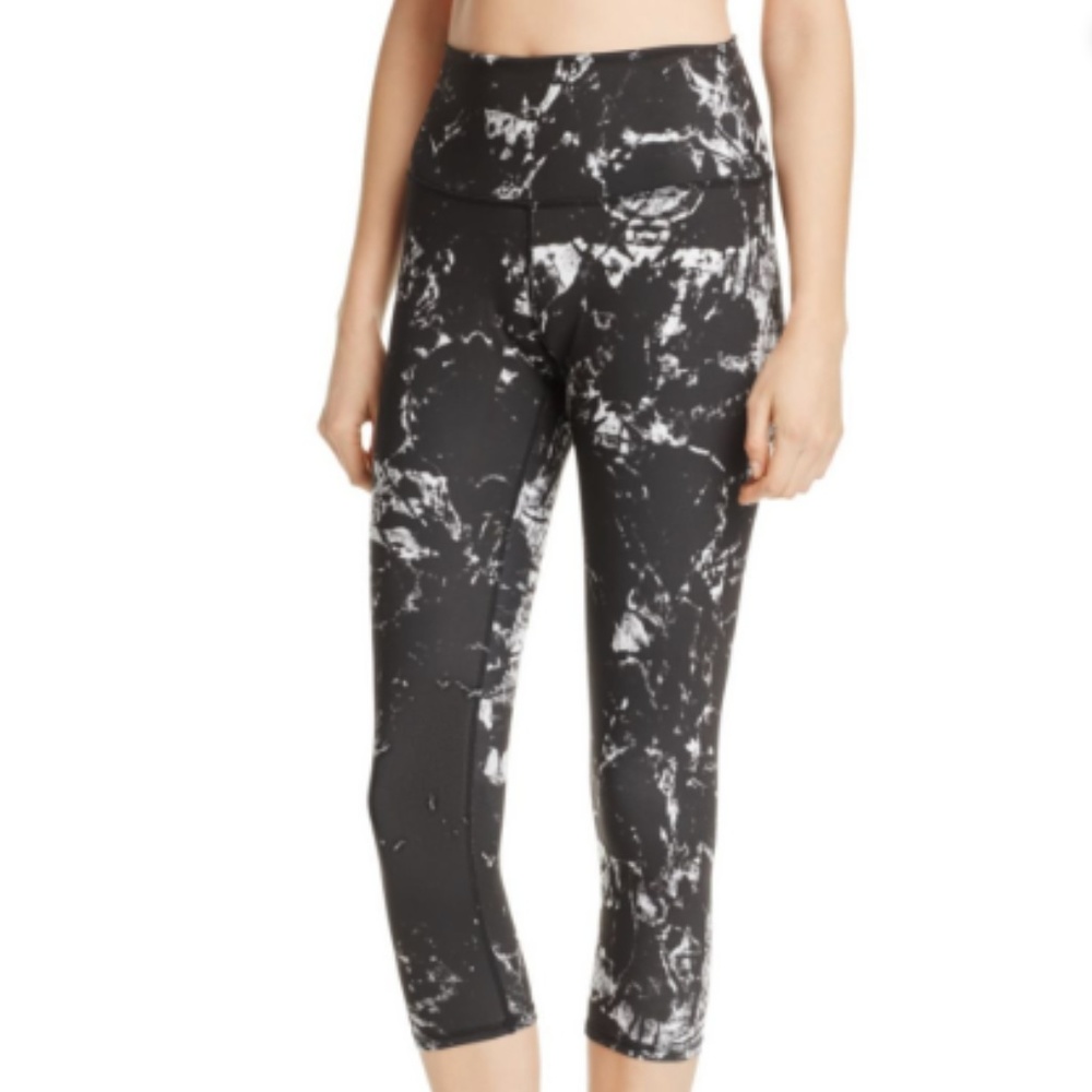 Alo Yoga Airbrush Tie Dye Capri Leggings Black